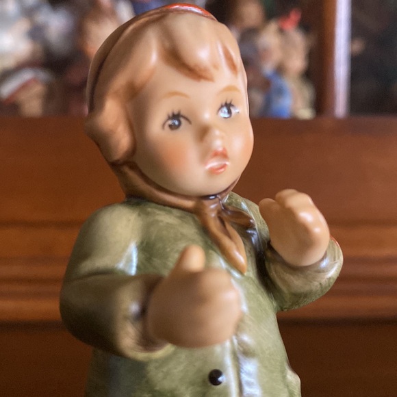 💛TM8 ‘Keeping Time’ Hummel Goebel #2183 - Picture 1 of 8